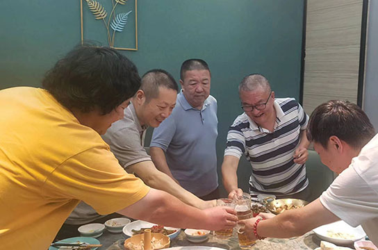 有朋自遠方來：歡迎客戶來鄭州廣眾科技洽談業(yè)務
